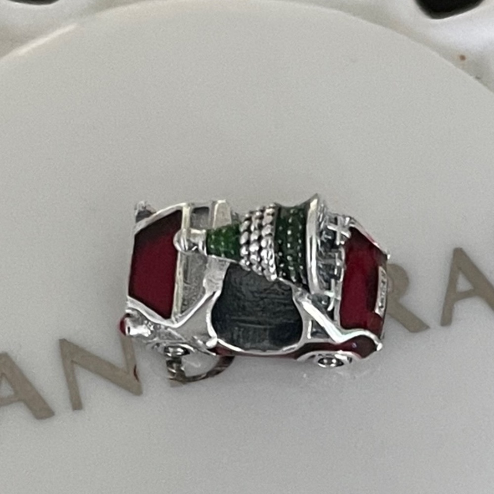 PANDORA - Picture 3 of 5
